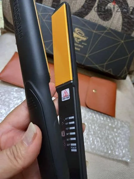 TORNADO GOLD Professional Hair Straightener Image 3